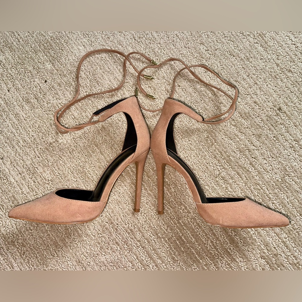 Shoe Republic LA Nude Strappy Pointed Toe Ankle Tie High Heels Size 7.5